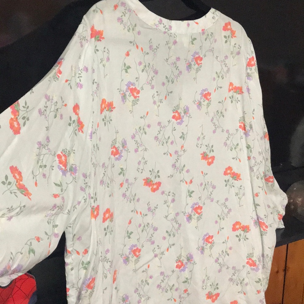 💐BEAUTIFUL WOMAN TOP BY LUCY & LAUREL SIZE 2X 💐